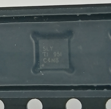 TPS7A8101QDRBRQ1